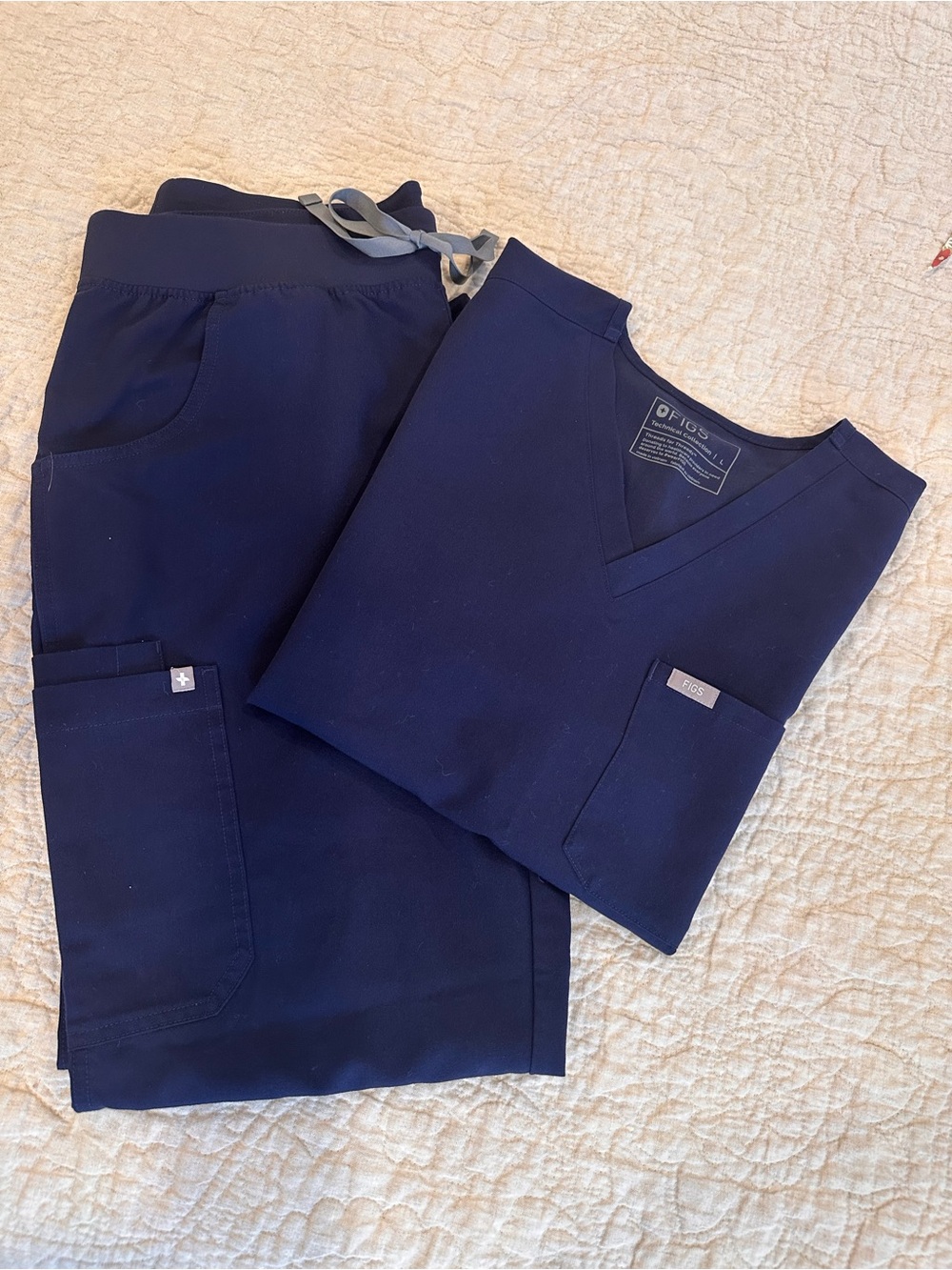 FIGS scrub set